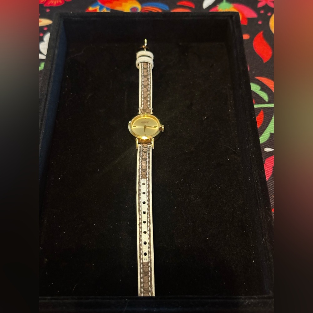 Nice Coach Wrist Watch